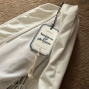 Business & Pleasure Co. Luxury White Tent